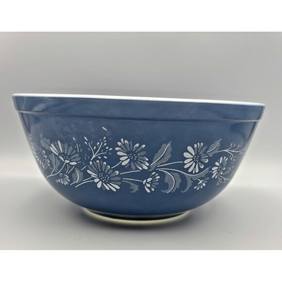 VTG 403 Pyrex MCM Mixing Bowl Colonial Mist Blue with White Flowers 3.5 Quart - Picture 3 of 11